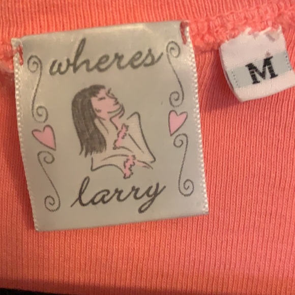 Pink shirt with lace and brooch - Picture 2 of 15